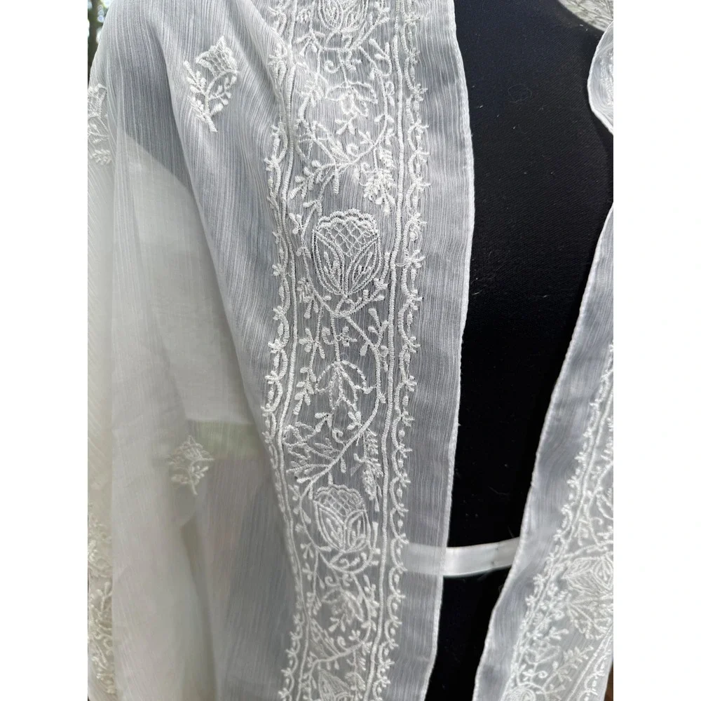 Oscar de la Renta White Embroidered Sheer Scarf Floral Wrap Shawl RN 62720